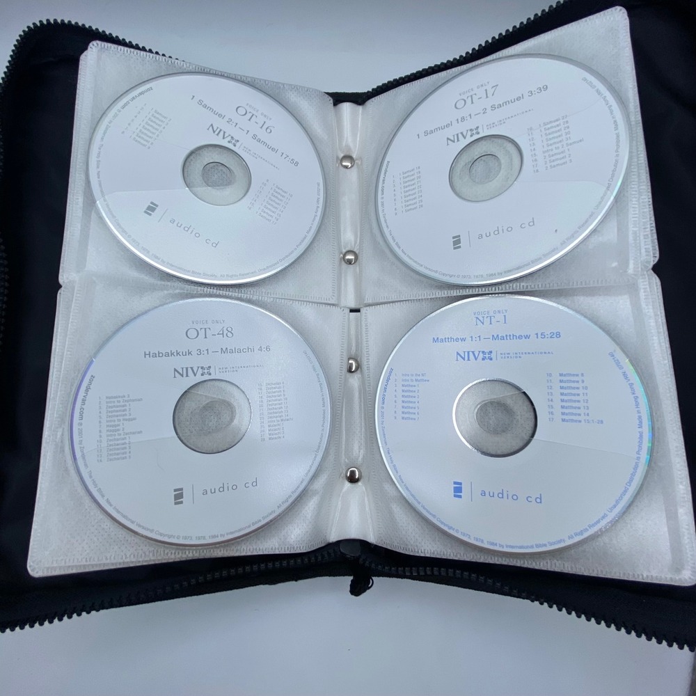 Zondervan NIV Audio Bible Voice Only CD Set Black Zippered Carrying Case Binder